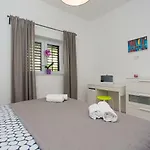 Apartment Pinery Makarska