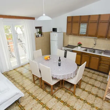 Pinery Apartment Makarska