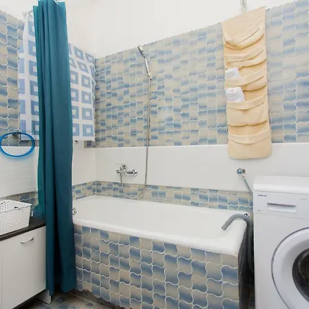 Pinery アパート マカルスカ